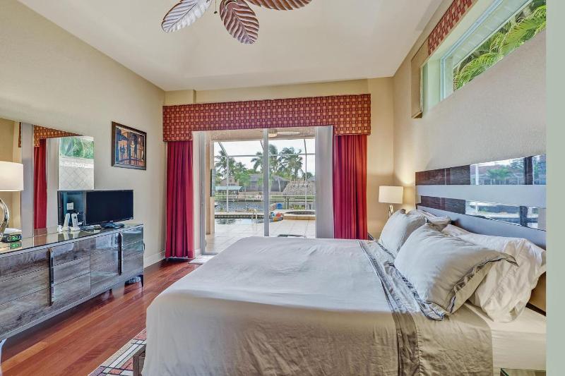 Blue Water Pool/Spa home in SW Cape Coral 1022 - image 17