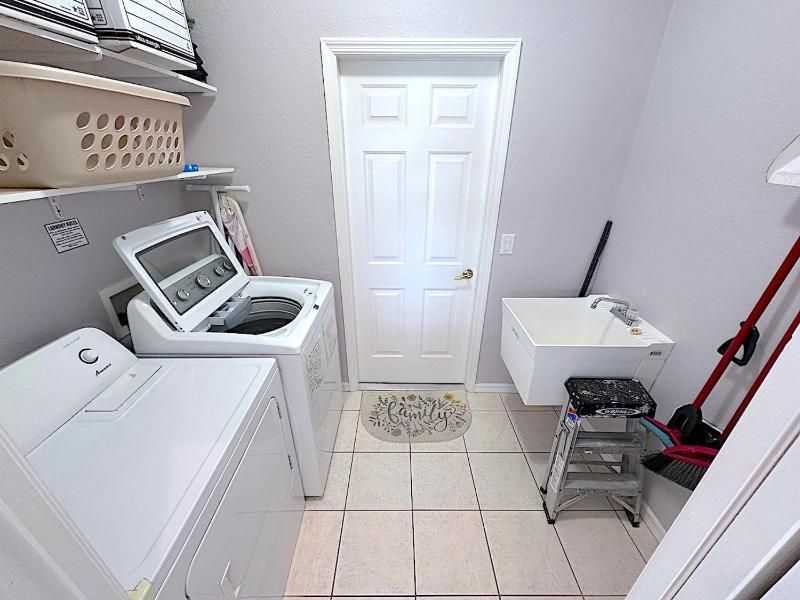 Michaela 1059 - image 35