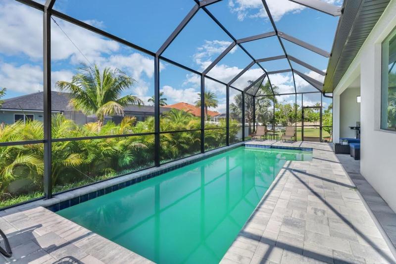 Beach Hoppers Poolhouse 1007 - image 17