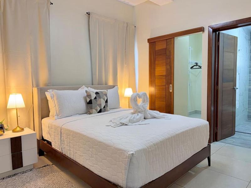 Modern 2 Bedroom Condo with Pool gym Wi-Fi. - image 6