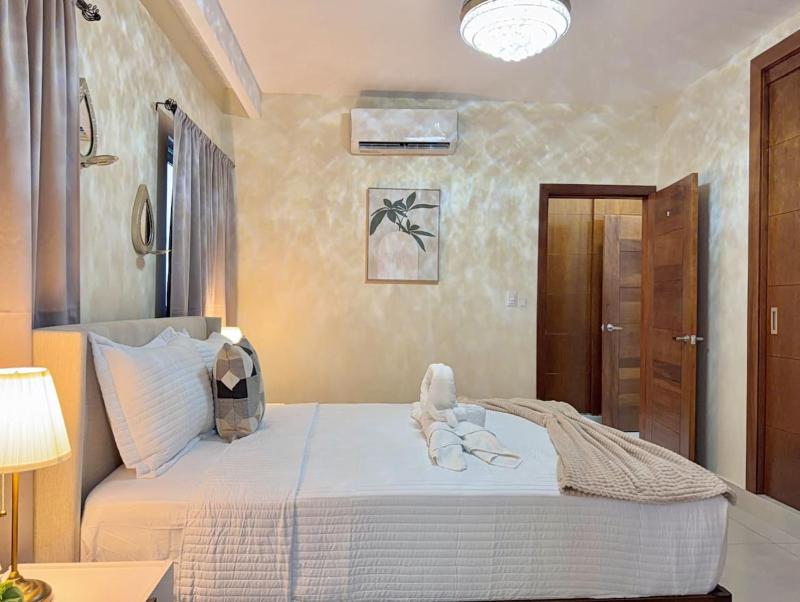 Modern 2 Bedroom Condo with Pool gym Wi-Fi. - image 10