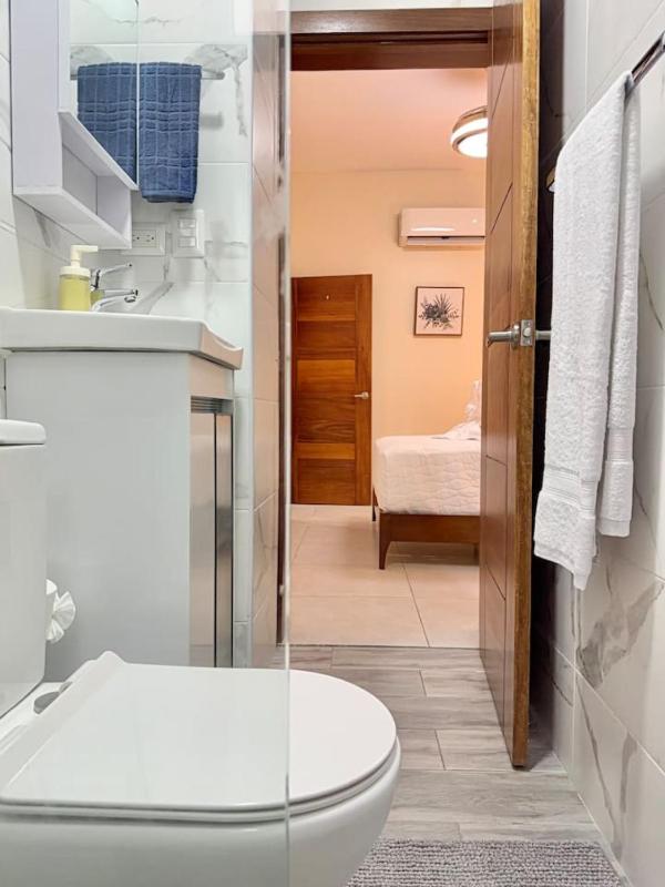 Modern 2 Bedroom Condo with Pool gym Wi-Fi. - image 8