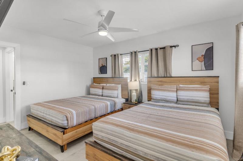 Bayview Regency Apartments By Lowkl - image 23