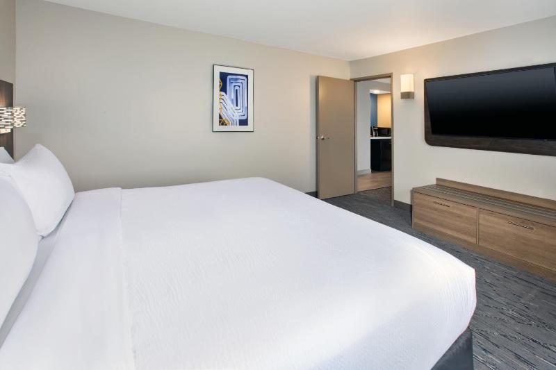 Holiday Inn Express Hotel & Suites Pittsburgh Airport By IHG - image 37