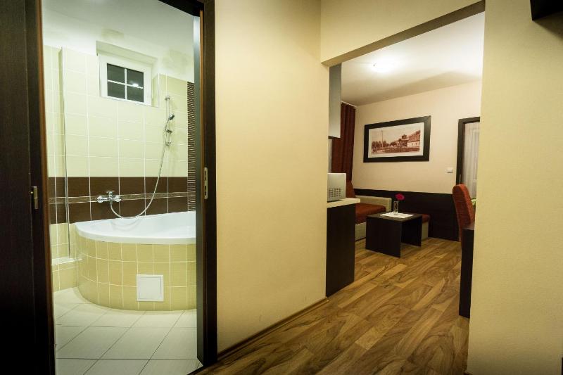 Deluxe Apartment image 2