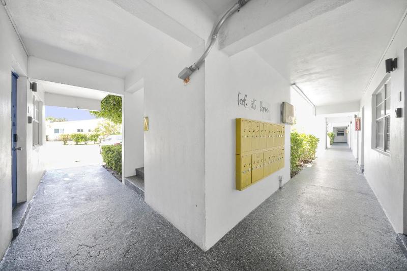 Bayview Regency Apartments By Lowkl - image 18