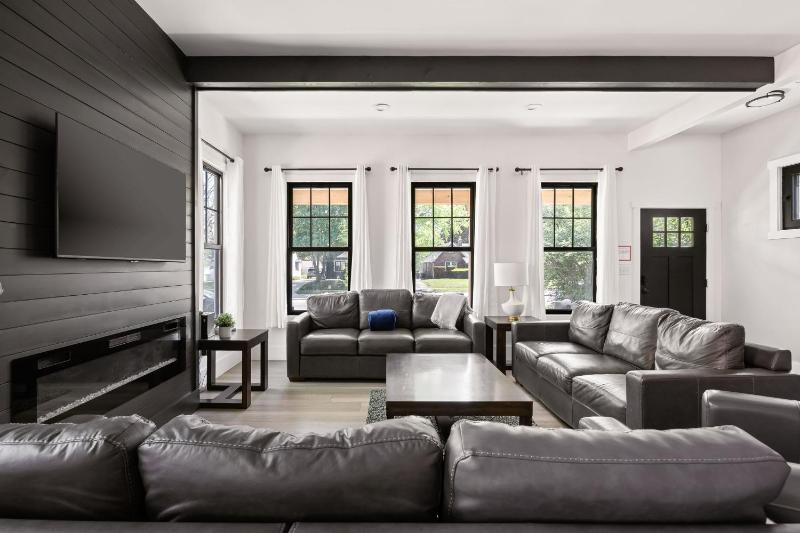 Luxe Indy Home - Walk to Dining - Game Room - Family - image 42