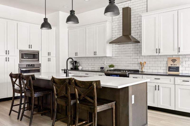 Luxe Indy Home - Walk to Dining - Game Room - Family - image 19