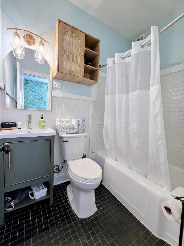 Two Duval Street Suites w pool - image 6