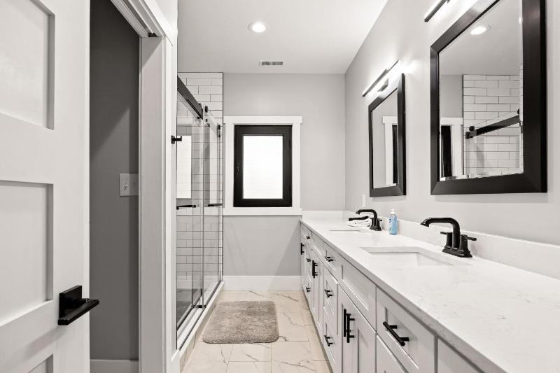 Luxe Indy Home - Walk to Dining - Game Room - Family - image 33