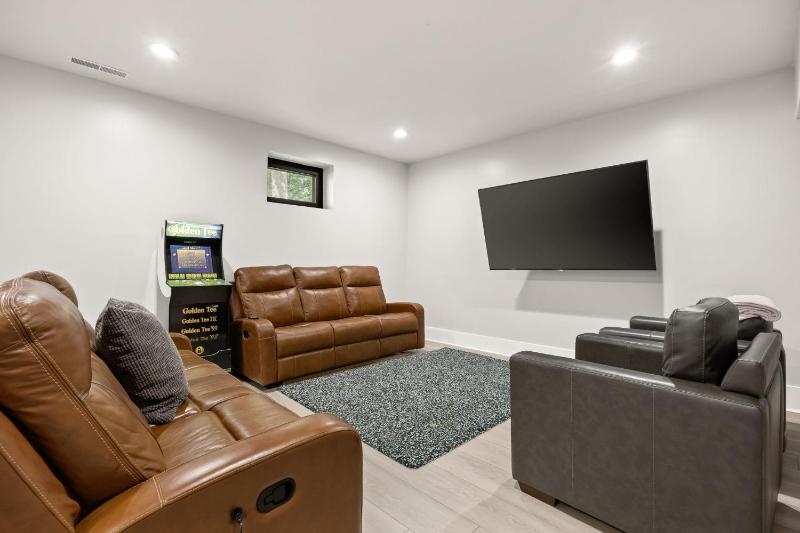Luxe Indy Home - Walk to Dining - Game Room - Family - image 29
