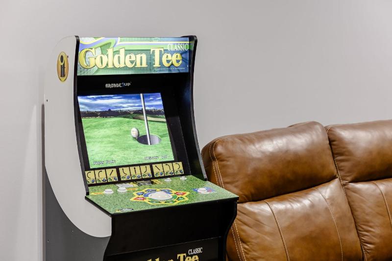 Luxe Indy Home - Walk to Dining - Game Room - Family - image 15