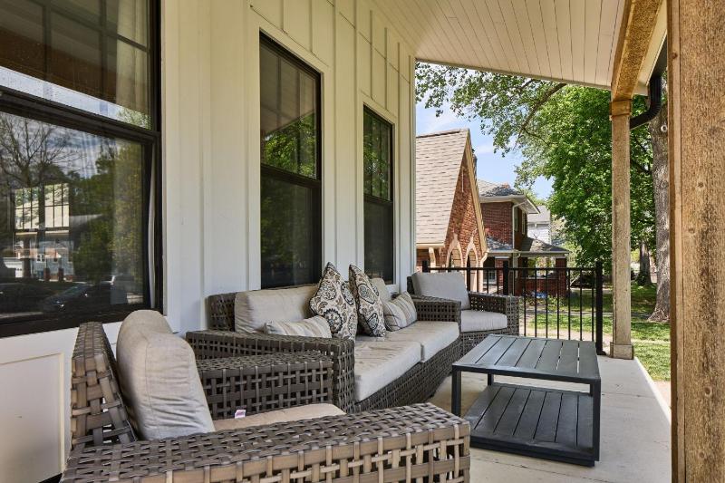 Luxe Indy Home - Walk to Dining - Game Room - Family - image 28
