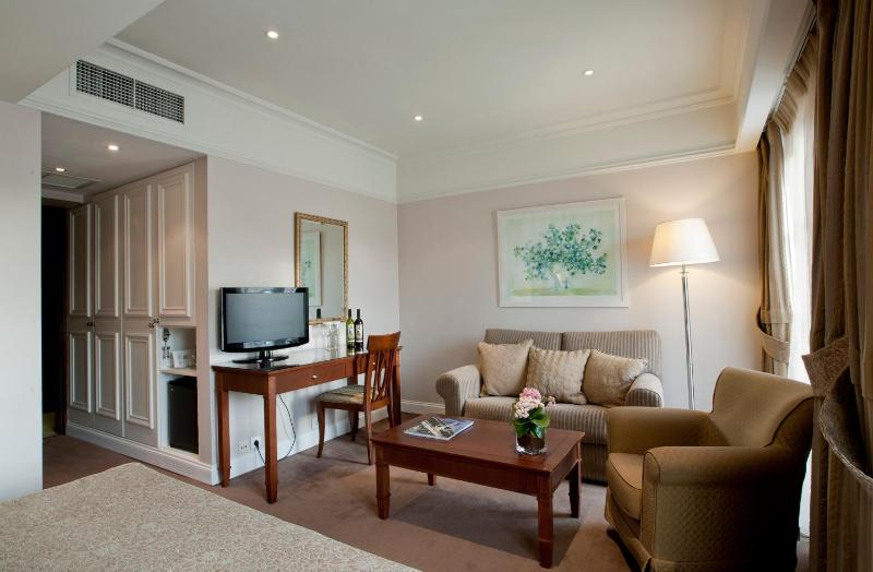 Junior Suite with Acropolis View image 2