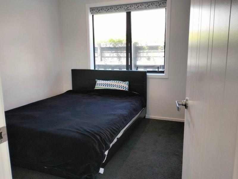Quite and Cozy Double Bedroom - image 7