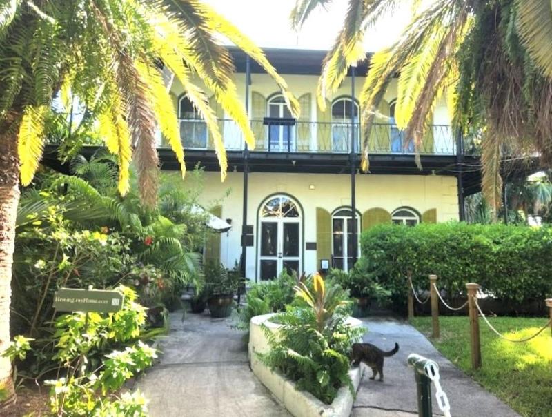 Two Duval Street Condos w parking and pool - image 7