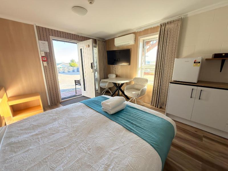 Mountain View Motel - image 36