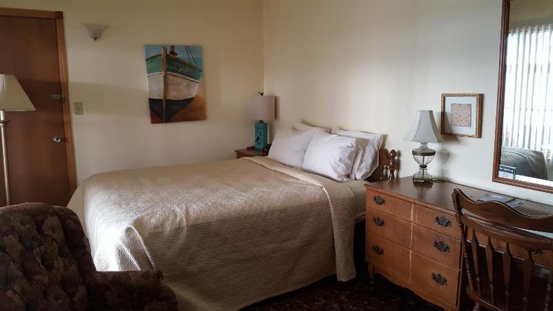 Standard Queen Room image 2