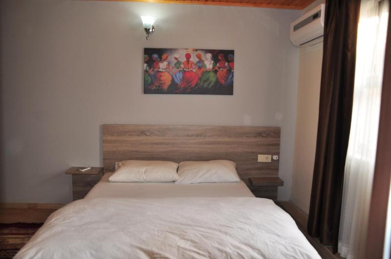 Large Double Room image 3