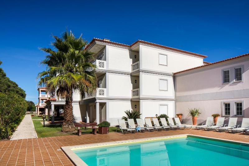 Two-Bedroom Apartment by The Garden image 3