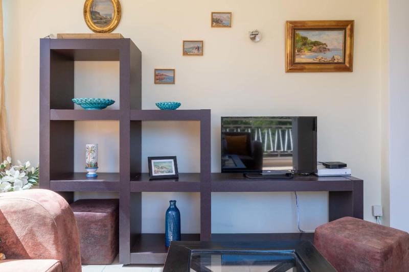 Bright 2-Bedroom Apartment Close to La Croisette & City Centre - image 7