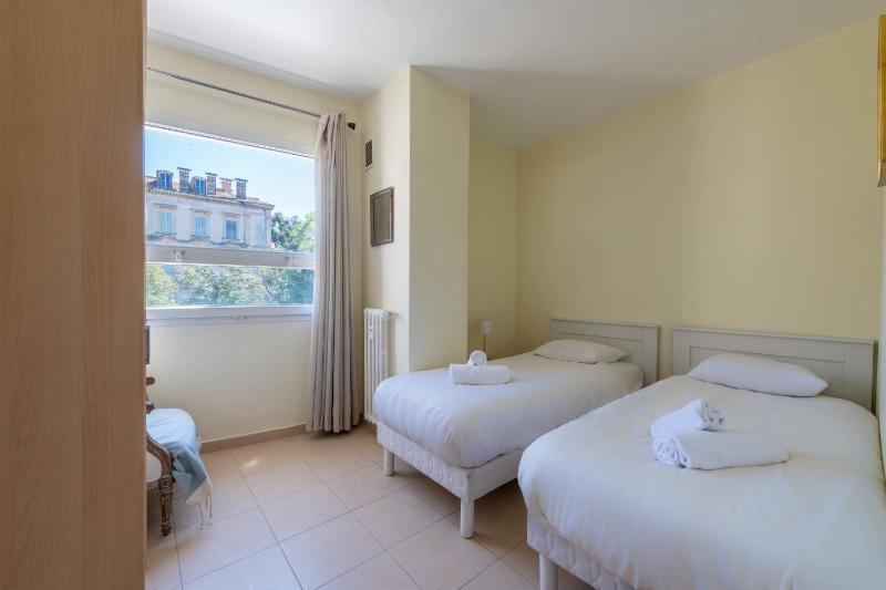 Bright 2-Bedroom Apartment Close to La Croisette & City Centre - image 3