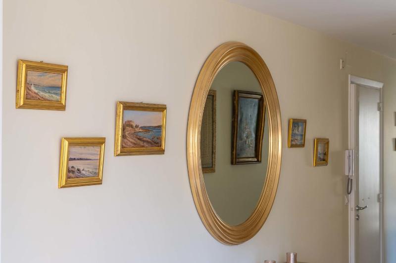 Bright 2-Bedroom Apartment Close to La Croisette & City Centre - image 4