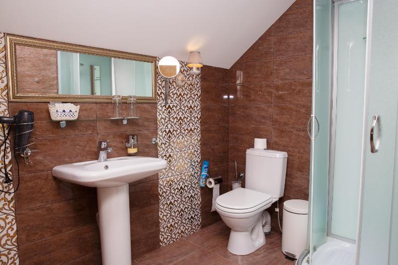 Standard Double Room image 3