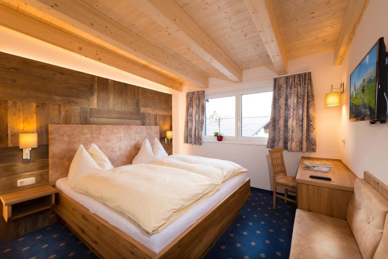 Standard Double Room image 3