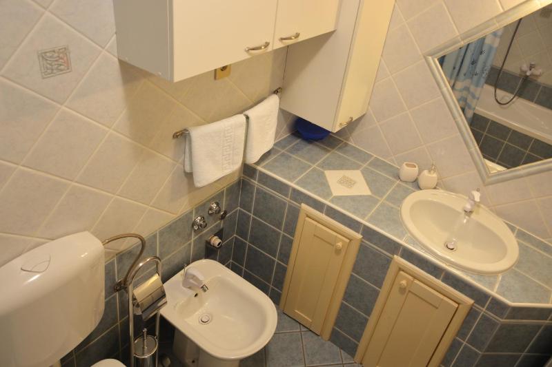 Three-Bedroom Apartment with Terrace and Sea View image 3