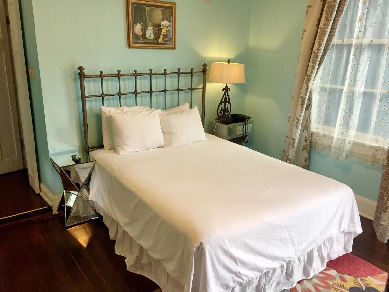 Queen Room image 3