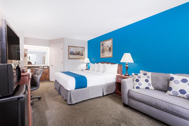 King Room - Non-Smoking image 2