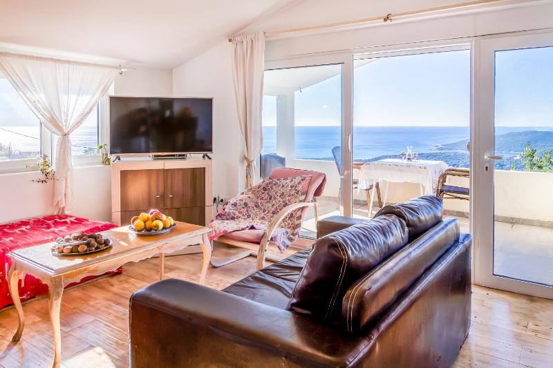 Two-Bedroom Apartment with Sea View image 3