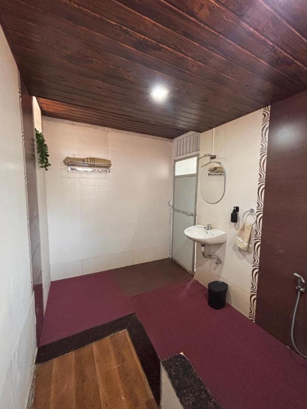 Lilly Beach House - image 12