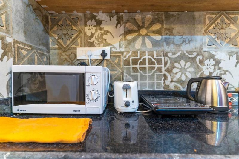 The Brick House! Stylish Furnished 1BHK with Living Kitchen and Balcony - image 20