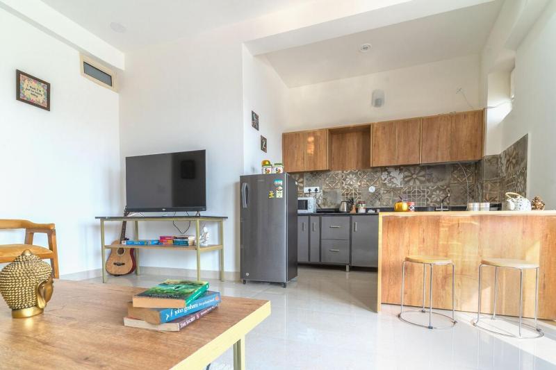 The Brick House! Stylish Furnished 1BHK with Living Kitchen and Balcony - image 12