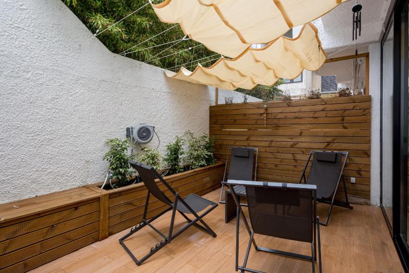 Cascais Modern Retreat with Private Courtyard - image 11