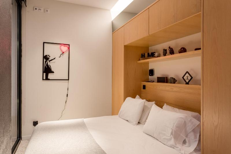 Cascais Modern Retreat with Private Courtyard - image 31