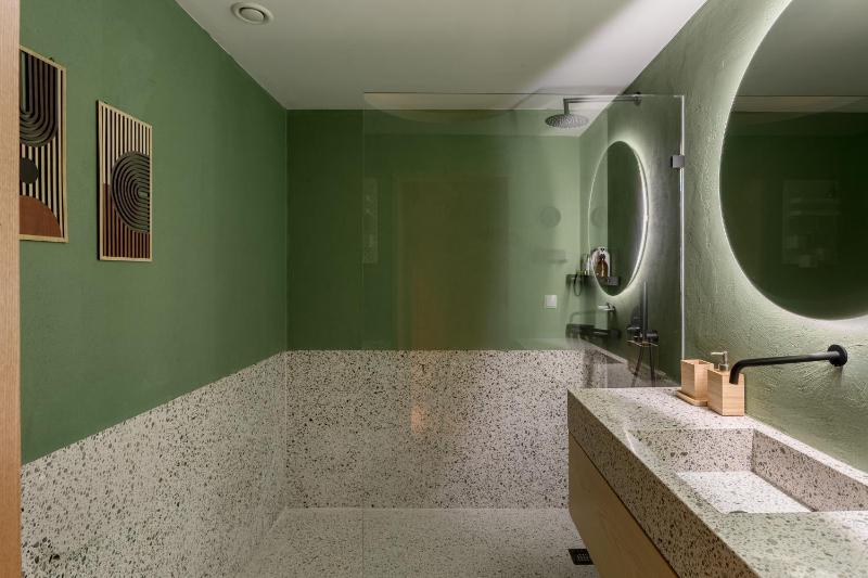 Cascais Modern Retreat with Private Courtyard - image 22