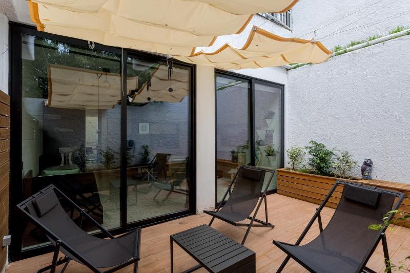 Cascais Modern Retreat with Private Courtyard - image 19