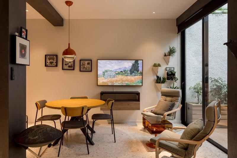 Cascais Modern Retreat with Private Courtyard - image 26