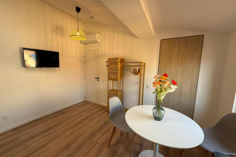 Viel Antibes - studio rénové & plein de charme - image 15