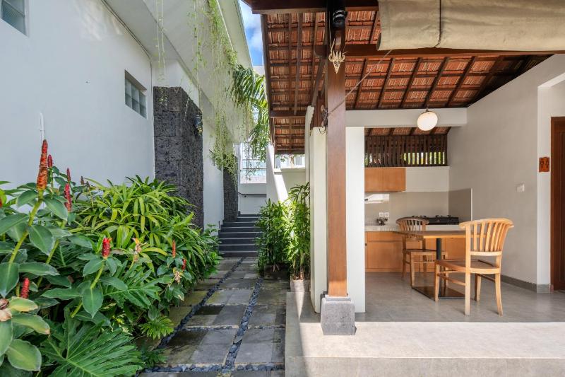 Tanaka Canggu Guesthouse - image 4