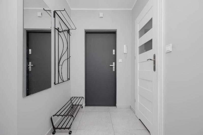 Cozy Apartment with Workspace and Close to Metro by Noclegi Renters - image 12