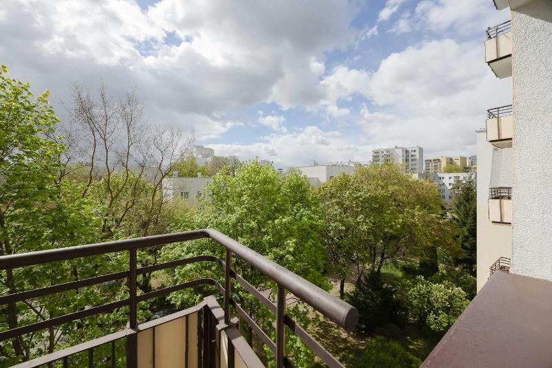 Cozy Apartment with Workspace and Close to Metro by Noclegi Renters - image 5