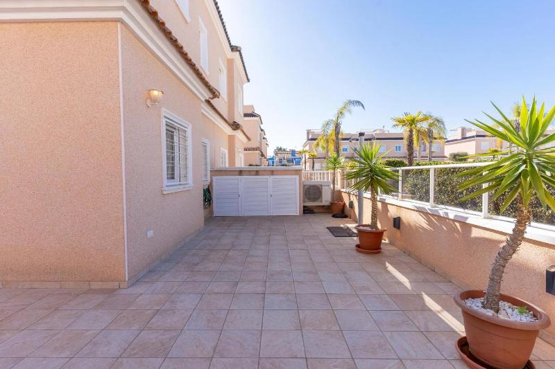 Golden Coast Terrace Escape - image 17