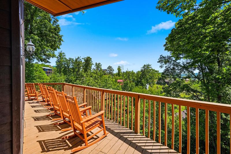 Beorns Cottage 5BR Smoky Mountain Getaway with Views Hot Tub & Game Room - image 46