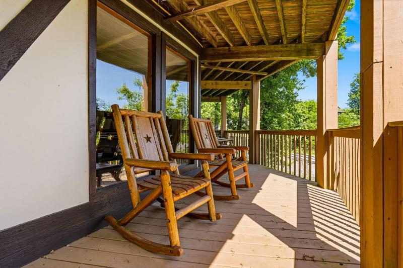 Beorns Cottage 5BR Smoky Mountain Getaway with Views Hot Tub & Game Room - image 31