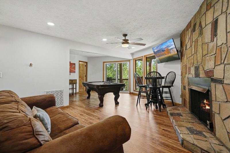 Beorns Cottage 5BR Smoky Mountain Getaway with Views Hot Tub & Game Room - image 47