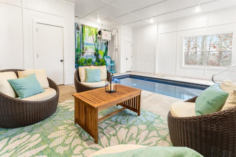 Family Cabin Private Indoor Pool Hot Tub Views Arcades EV - 5 Min to Pkwy - image 28